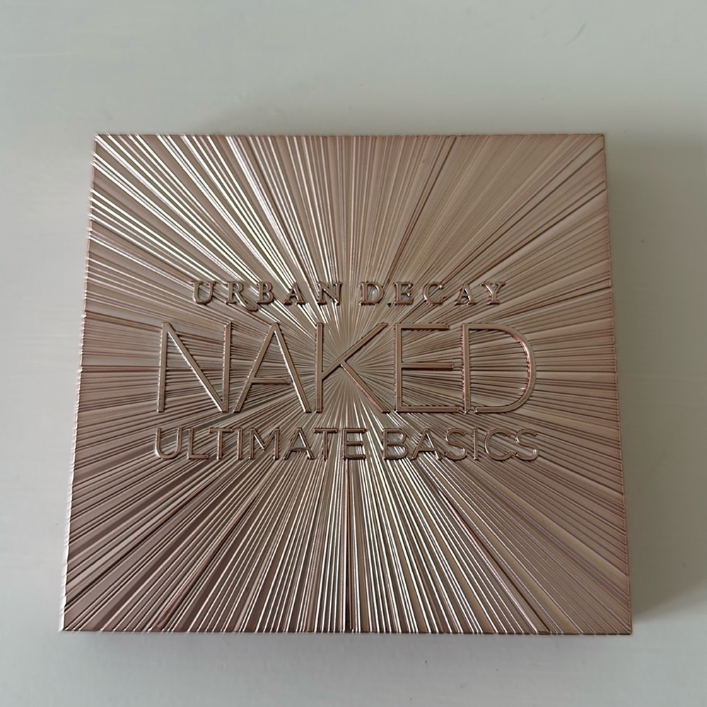 NWT Urban Decay Ultimate Basics Eyeshadow Color Pallette with two sided brush